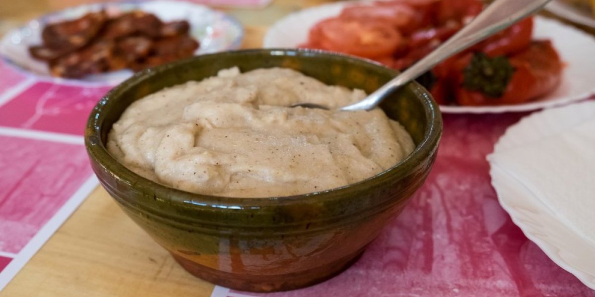 Srpska kaša koja je prehranila generacije: Sirotinjsko jelo od 3 sastojka je spas za zimu