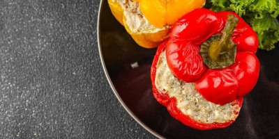 Zaboravite na brza rešenja i ako želite da budete autentični za slavu, napravite posne paprike sa filom od oraha, pirinča i suvog grožđa