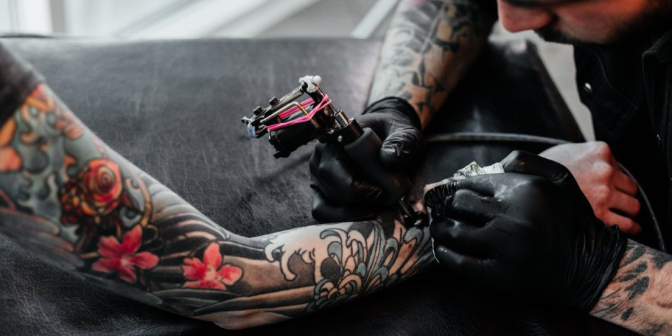 Ako imate tetovažu ovo morate da znate: Sveštenik mnogima otvorio oči - Evo da li je greh "šarati" telo