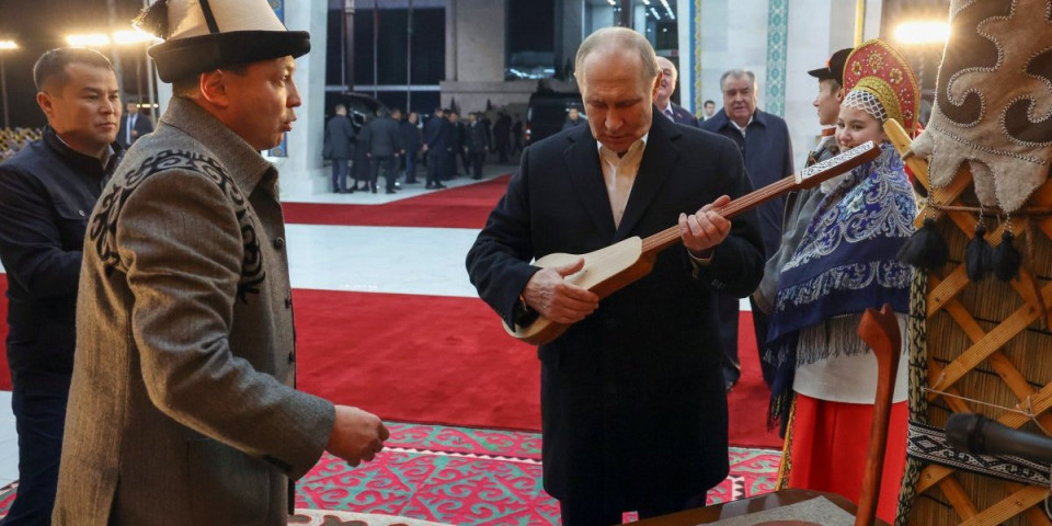 (VIDEO) Putin i Lukašenko zapalili mreže: Scena iz Kirgistana obišla planetu - pogledajte šta su uradili