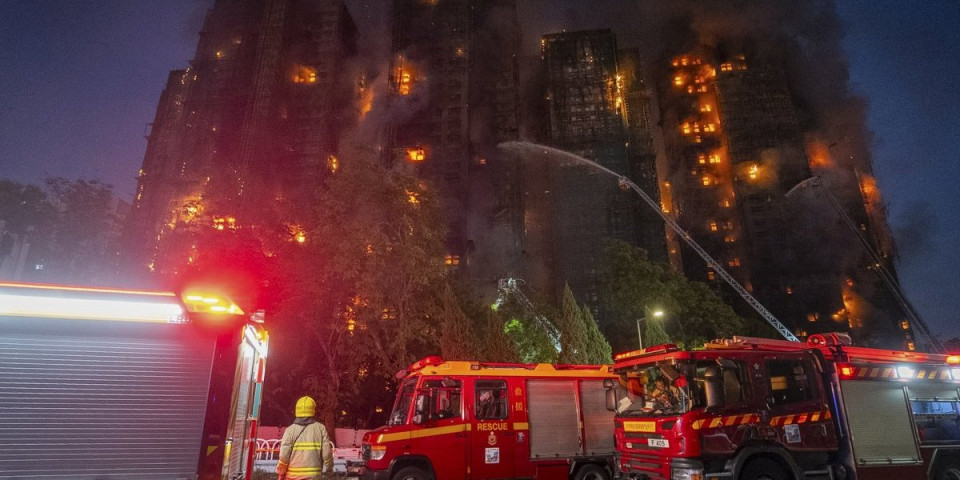 (UŽIVO VIDEO) Hongkong i dalje gori, broj mrtvih raste: Vatra bukti na sve strane, vatrogasci u nemogućoj borbi