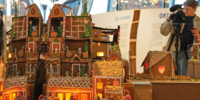 Muzej arhitekture u Londonu ponovo će ugostiti "Grad od medenjaka“ 2025. godine. Otvaranjem 29. novembra 2025. godine, izložba poziva arhitekte, inženjere i dizajnere da kreiraju urbane pejzaže od pečenih poslastica.