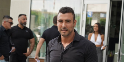 Dežurni tužilac Prvog osnovnog javnog tužilaštva u Beogradu tražio je pritvor za Uroša Ćertića (43), osumnjičenog za krivično delo laka telesna povreda, nakon brutalnog napada mačetom koji se dogodio 27. novembra 2025. godine.