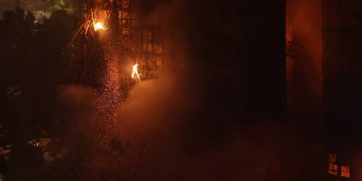 (FOTO/VIDEO)Horor bez prestanka u Hong Kongu: Paklu nikad kraja - Broj žrtava skočio na 65, nestalih više od 300