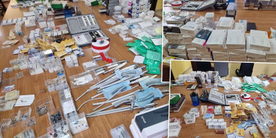 Carinski službenici su na graničnom prelazu Bogojevo 24. novembra 2025. godine, u saradnji sa policijom, sprečili pokušaj krijumčarenja zubarske opreme, materijala i aparata, čija vrednost prema preliminarnoj proceni iznosi više od 30.000 evra.