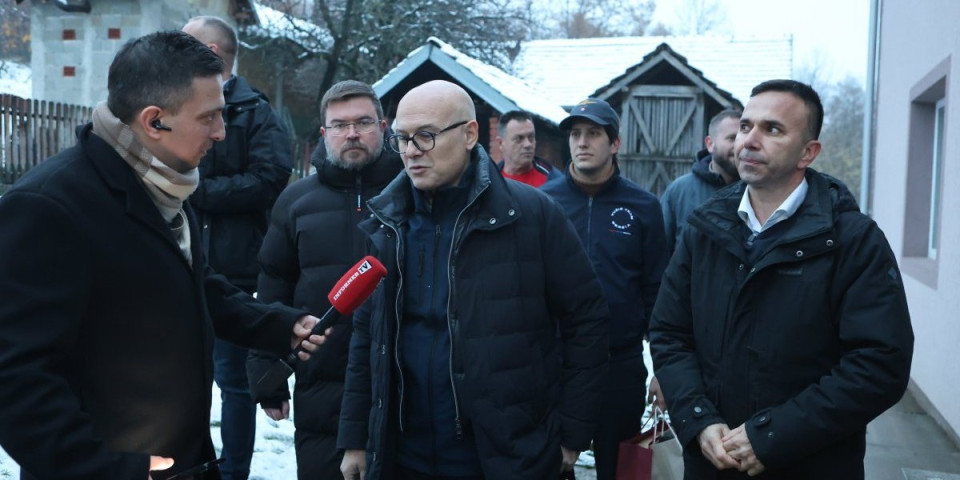 Lider naprednjaka Vučević: Na meti su svi novinari koji nisu podlegli pritiscima i ucenama blokaderske bande