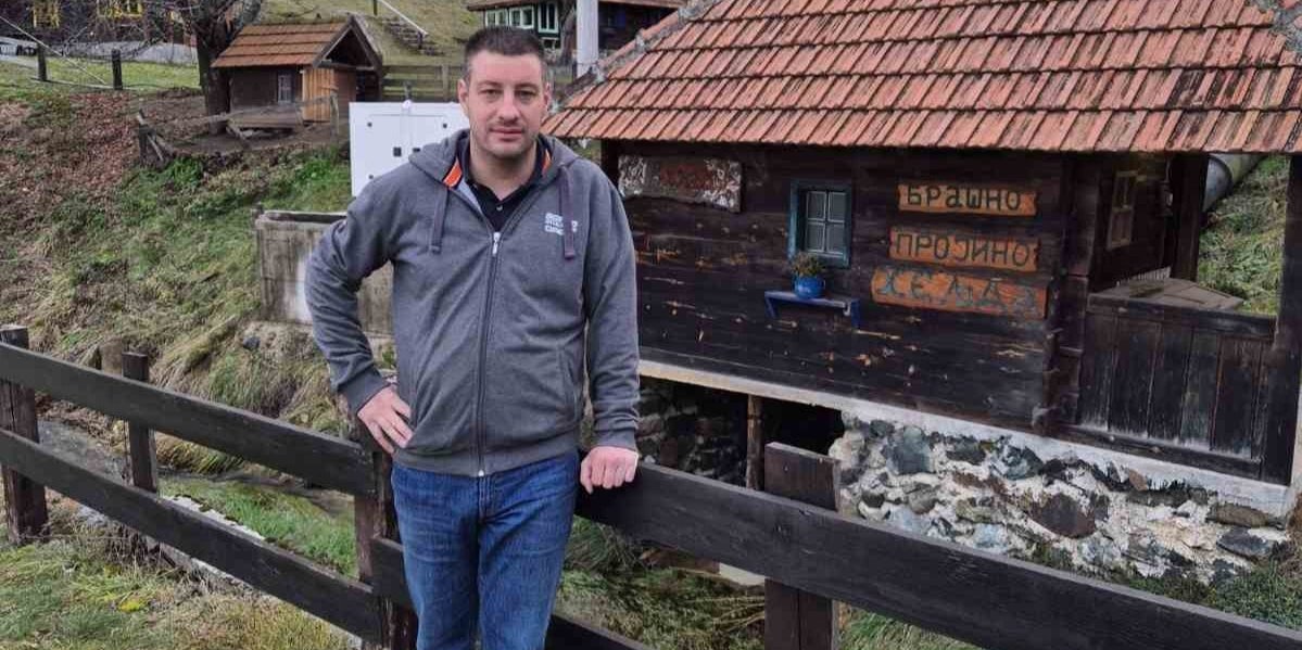 Uroš ponosan na pradedovinu! Više od 100 godina, ispod njenog kamena izlazi slasno brašno