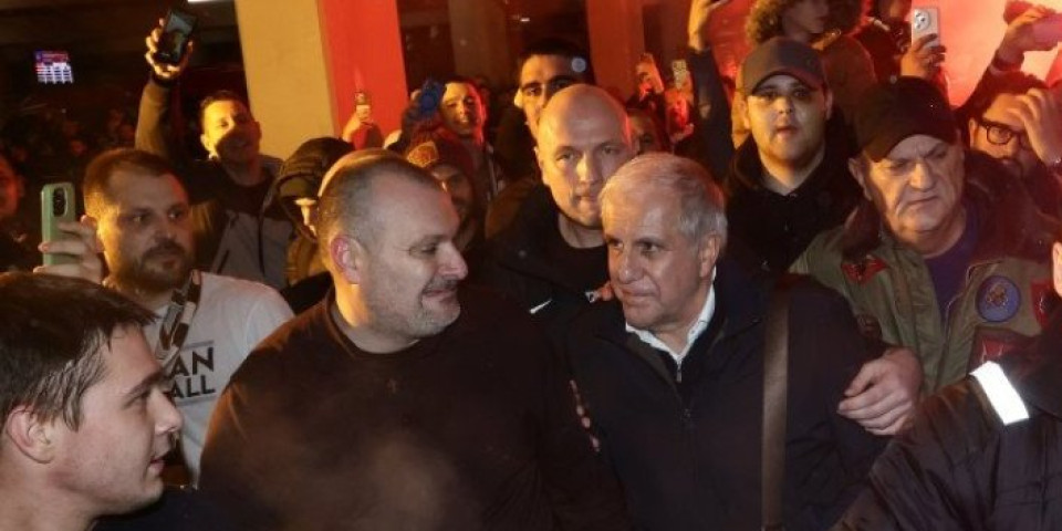 (FOTO/VIDEO) Pogledajte trenutak kada je Željko Obradović izašao pred navijače Partizana
