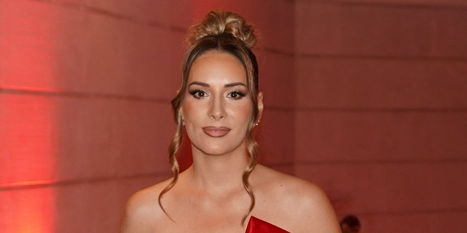 Milica Kon pljunula žvaku nasred stola: Video snimak šokirao javnost (VIDEO)