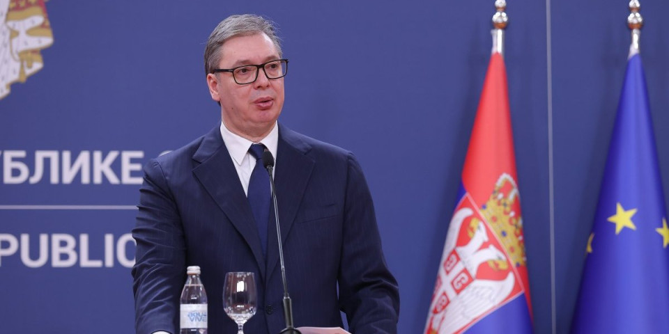 Vučić ogolio izmišljotine mrzitelja Srbije: Laž da država nema para za povećanje penzija, penzioneri ne treba da brinu