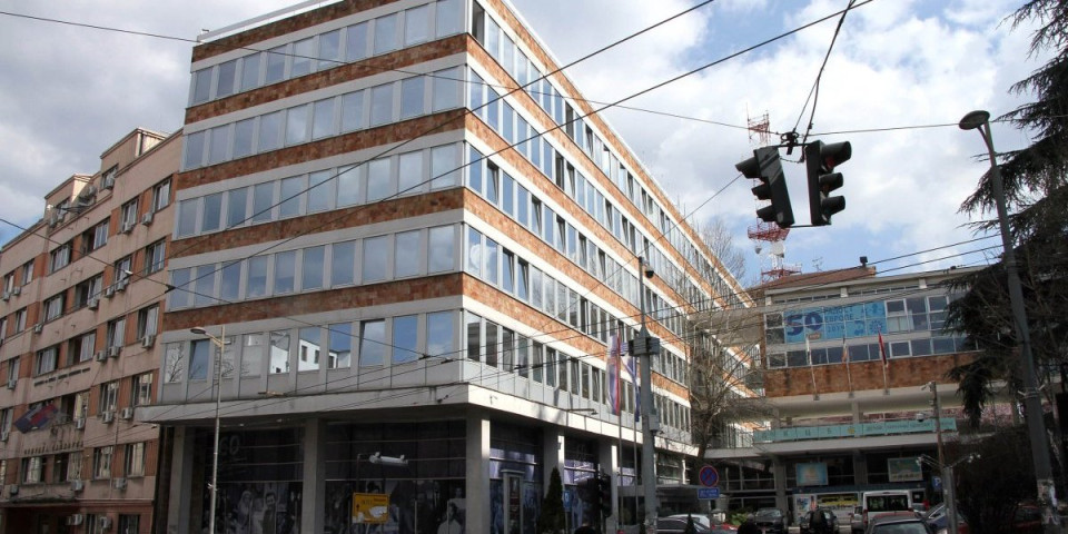 RASPAD SISTEMA NA RTS: Violinista gleda porniće tokom snimanja programa (VIDEO)