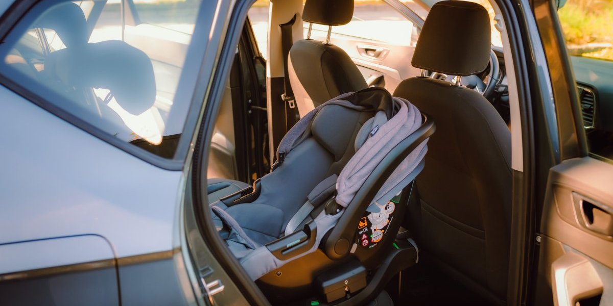 Ovde se greške ne opraštaju! Evo koji su jedini ispravni načini za postavljanje auto-sedišta za decu