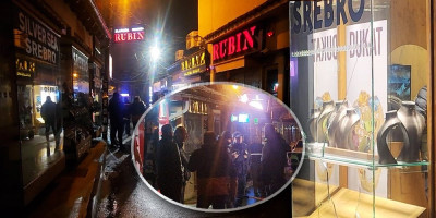 U centru Novog Pazara, večeras oko 21 sat, obijena je prodavnica srebra.