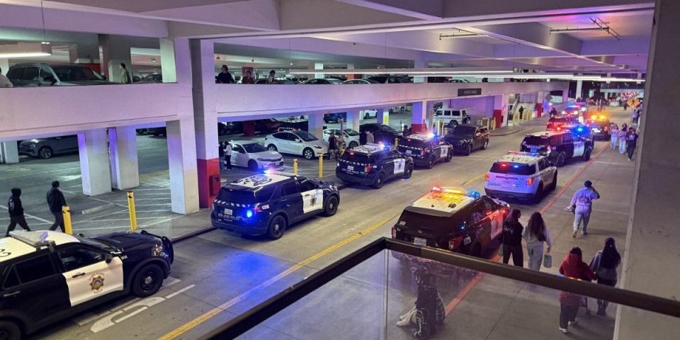 Crni petak pretvoren u horor: Odjekivali rafali, ljudi vrištali i bežali u strahu - tržni centar odmah evakuisan (FOTO/VIDEO)