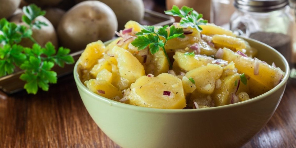 Najukusnija krompir salata: Odlična zamena za rusku - upotpunjuje posne trpeze