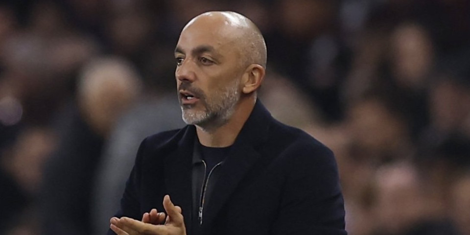 Horor, huligani Makabija hteli da linčuju Žarka Lazetića - Bacali baklje i dimne bombe na stan srpskog trenera