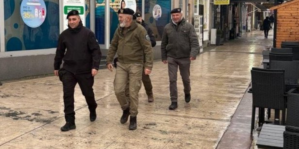 Udarne pesnice blokadera: Pogledajte ko je stigao u Negotin na dan održavanja izbora (FOTO/VIDEO)