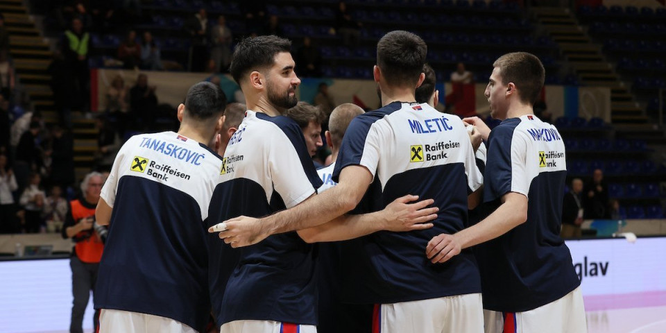 "BH Fanatikosi" hteli da naprave haos, istakli oduzete srpske transparente, prozivali Rumune