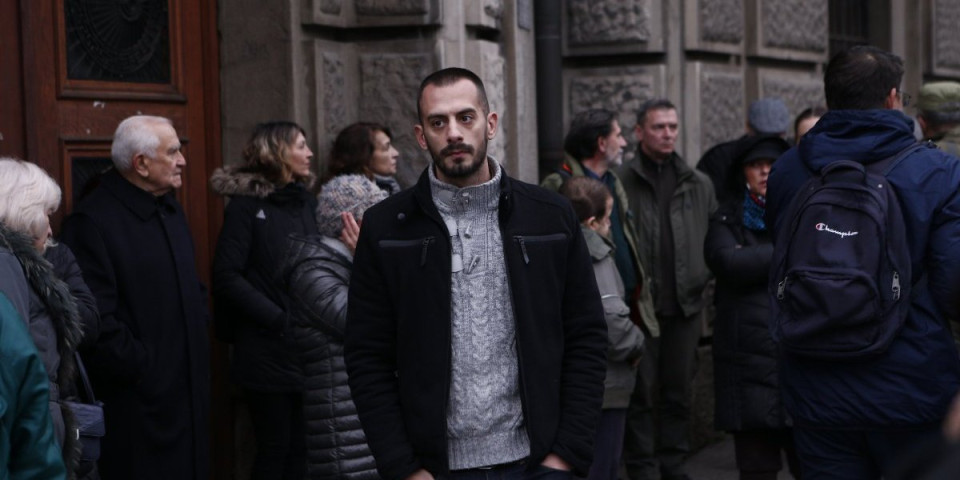 "Pojačane aktivnosti": Blokader Brajan Brković sa svojim pajtosima u Sečnju (FOTO)