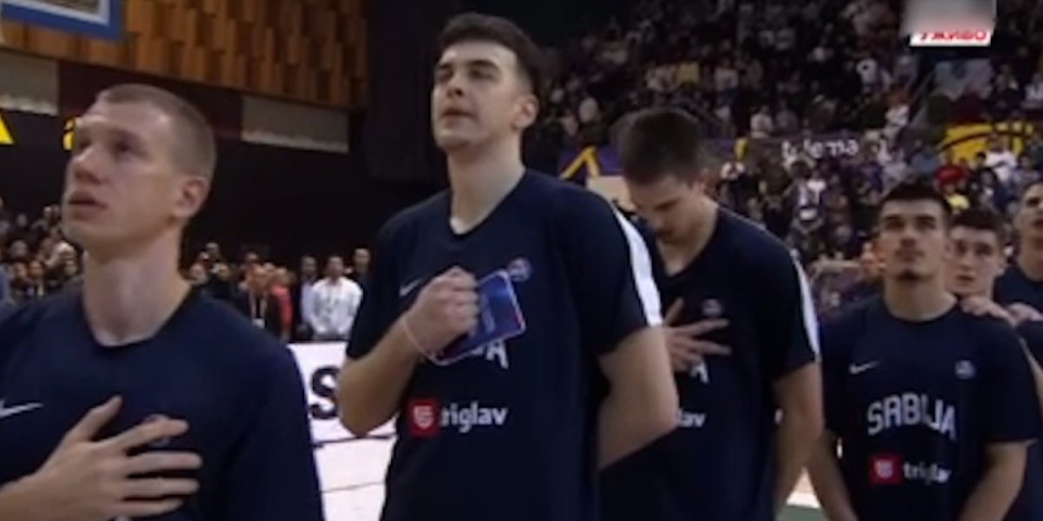 Skandal u Sarajevu: Sramno skandiranje tokom intoniranja srpske himne! (VIDEO)