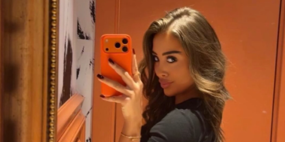 Zadnjica puca u tanga farmerkama - Bivša Dačićeva snajka pokazala vrelo telo (FOTO)