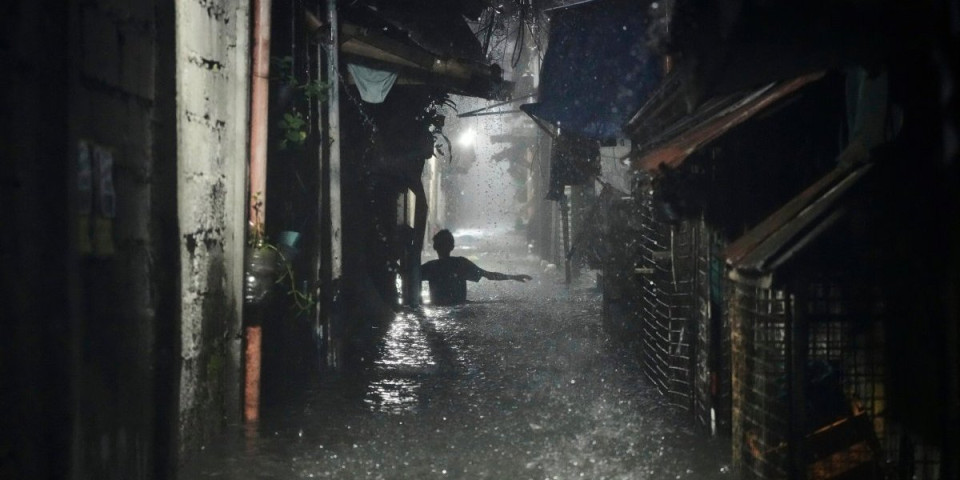 (FOTO/VIDEO) Neviđeni Horor - Više od 1.000 ljudi nestalo u paklu, vojska nemoćna, zemlja u najvećoj krizi cunamija