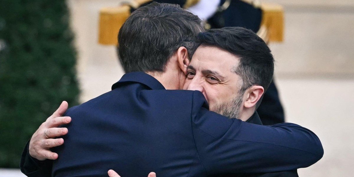 Ponovo se sastali Makron i Zelenski: Svima za oko zapao jedan neobičan detalj u njihovom odnosu (FOTO)