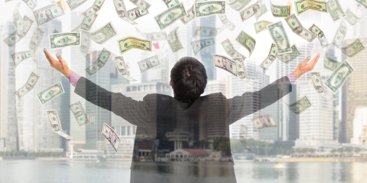 Sin najbogatijeg Kineza šokira bahatošću: Video kako ga telohranitelj hrani u Luj Viton kafiću širi se svetom (VIDEO)