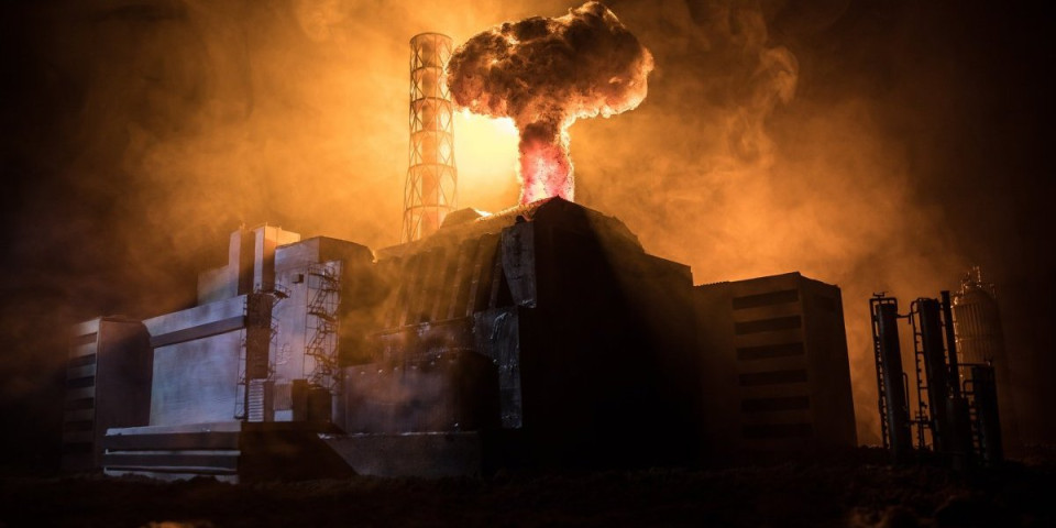 Horor! Eksplozija raznela fabriku: Dvoje stradalo, spasioci tragaju za nestalima u pepelu (VIDEO)