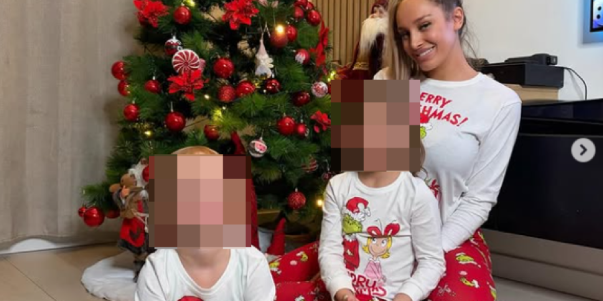 Luna Đogani sa ćerkama