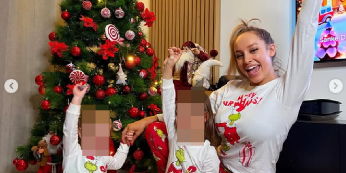 Luna Đogani sa ćerkama