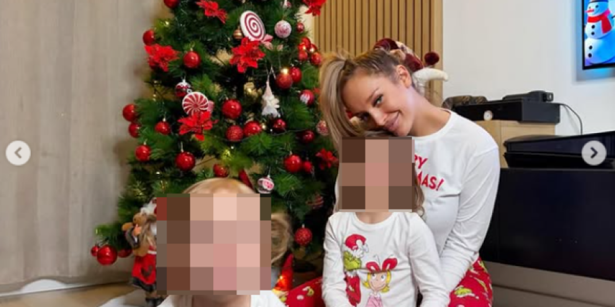 Luna Đogani sa ćerkama