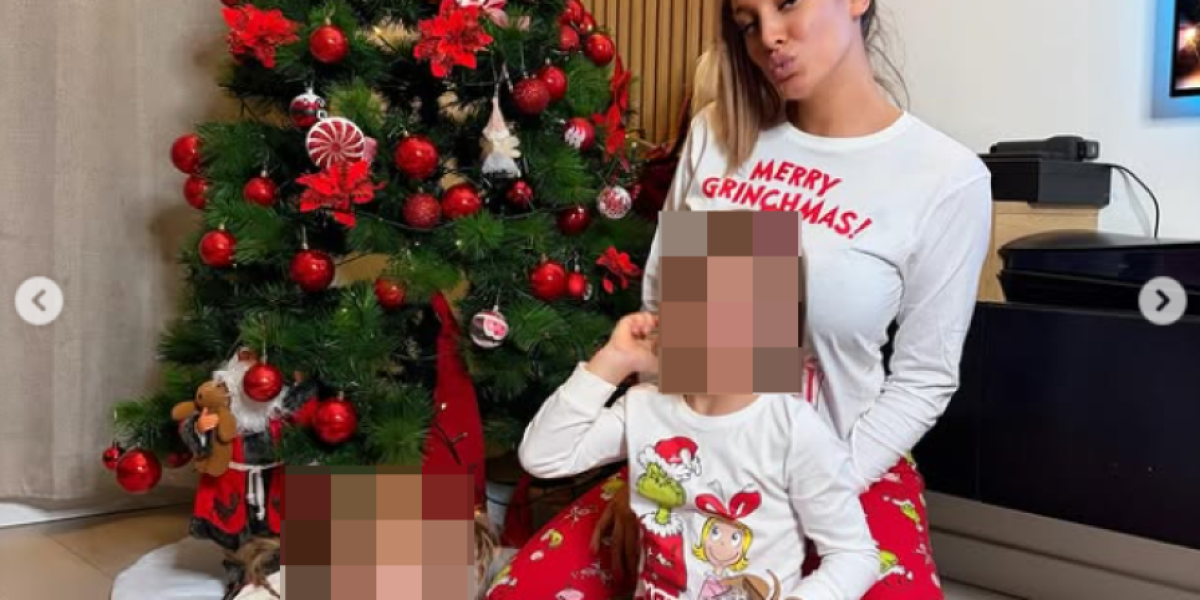 Luna Đogani sa ćerkama