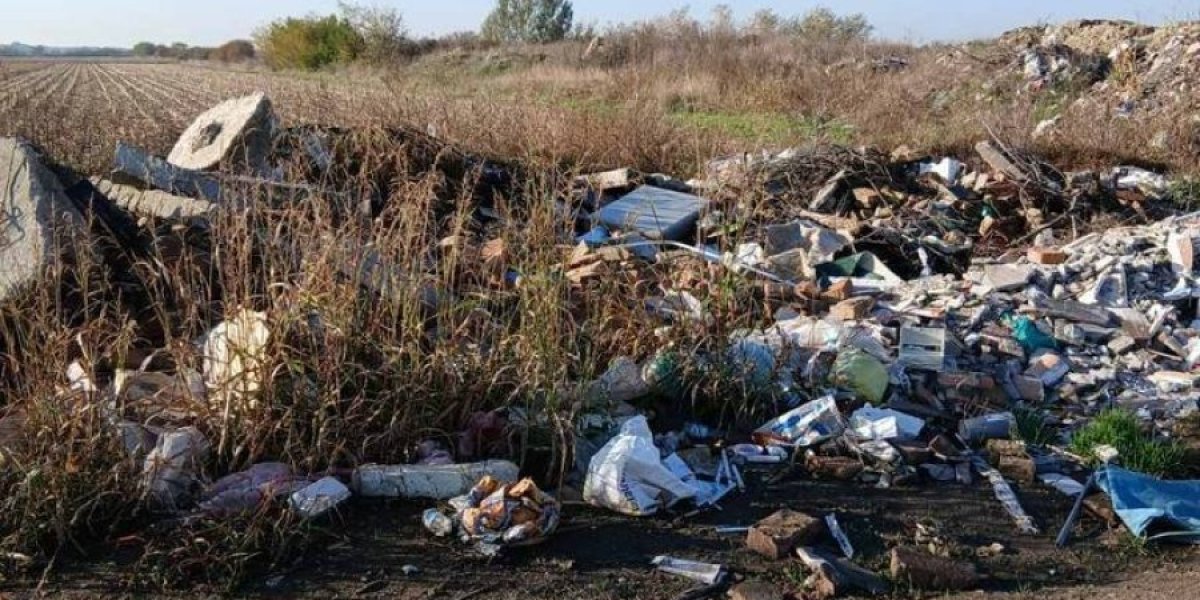 Divlja deponija u Staroj Pazovi