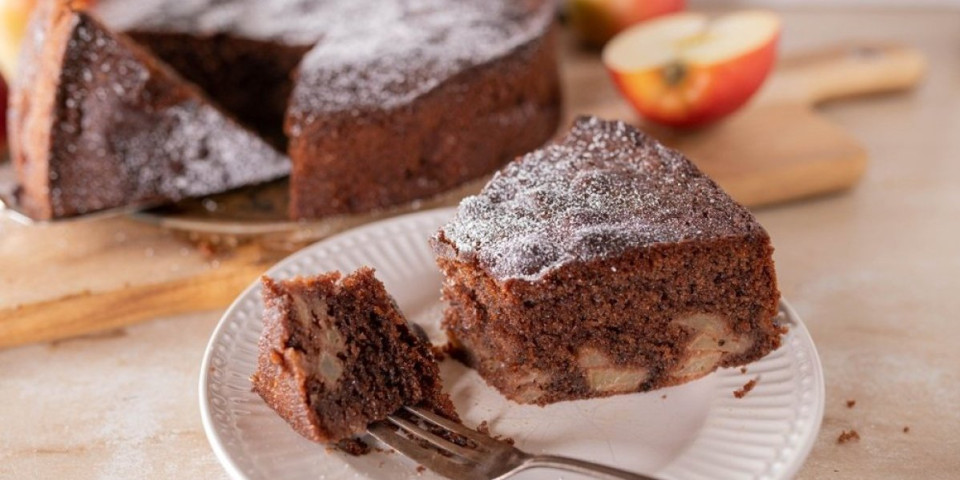 Posni čokoladni kolač sa jabukama - desert koji će vas osvojiti