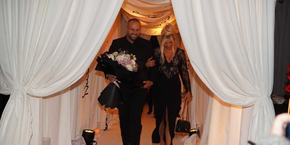 Nije imao ni 1.000 dinara kad je upoznao: Pevač sa zanosnom plavušom sad čeka treće dete