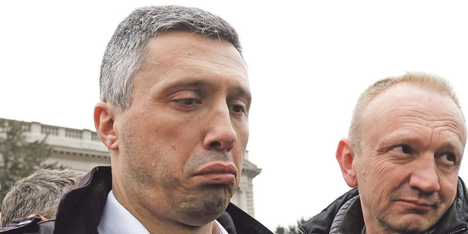 Boško, ti li si?! Ekskluzivno - "uhvatili" smo političkog penzionera, evo šta sada radi Obradović (VIDEO)