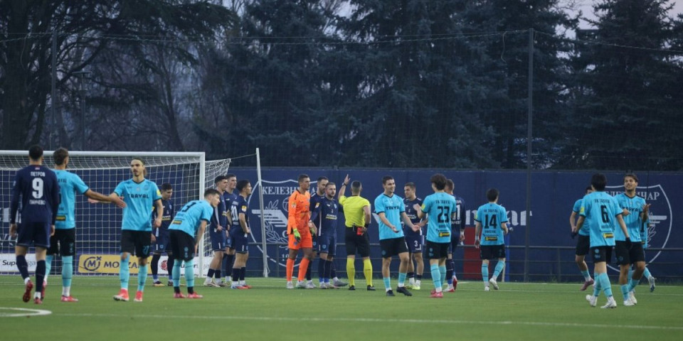 Strašne scene u Kupu Srbije: Fudbaler Trajala pao u nesvest tokom utakmice, lekari odmah uleteli na teren