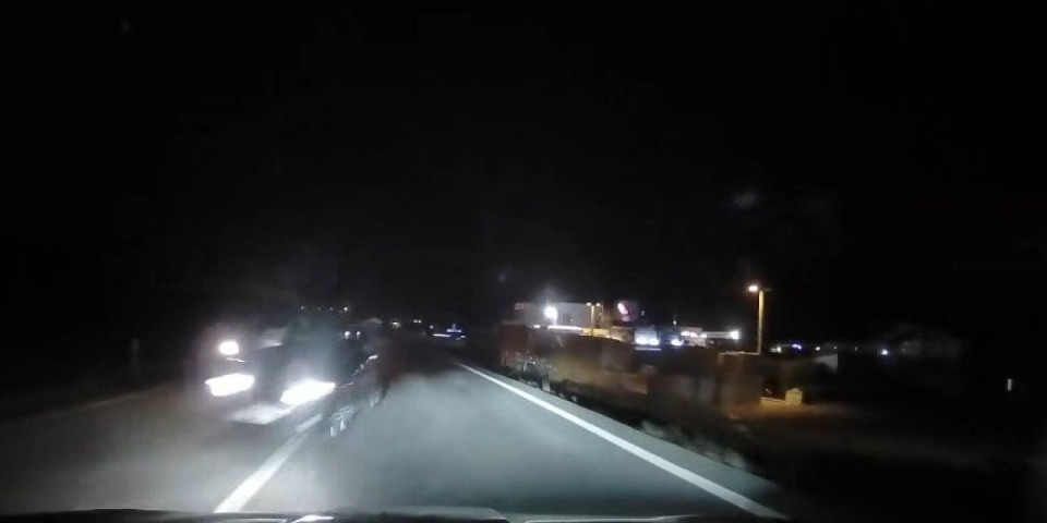 Snimak koji ledi krv u žilama! Vrisak sve govori, vozač za dlaku izbegao smrt: "Ovo je pokušaj ubistva" (VIDEO)