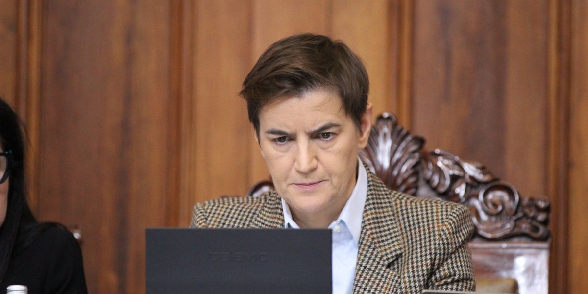 "Čovek propada, blamira se i umno kopni pred našim očima": Ana Brnabić upozorila na evidentno stanje ovog političara