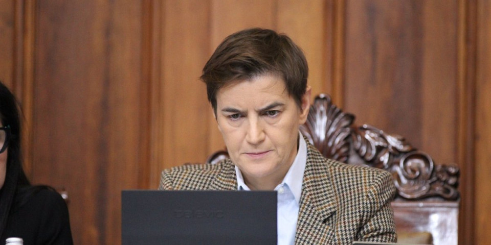"Čovek propada, blamira se i umno kopni pred našim očima": Ana Brnabić upozorila na evidentno stanje ovog političara