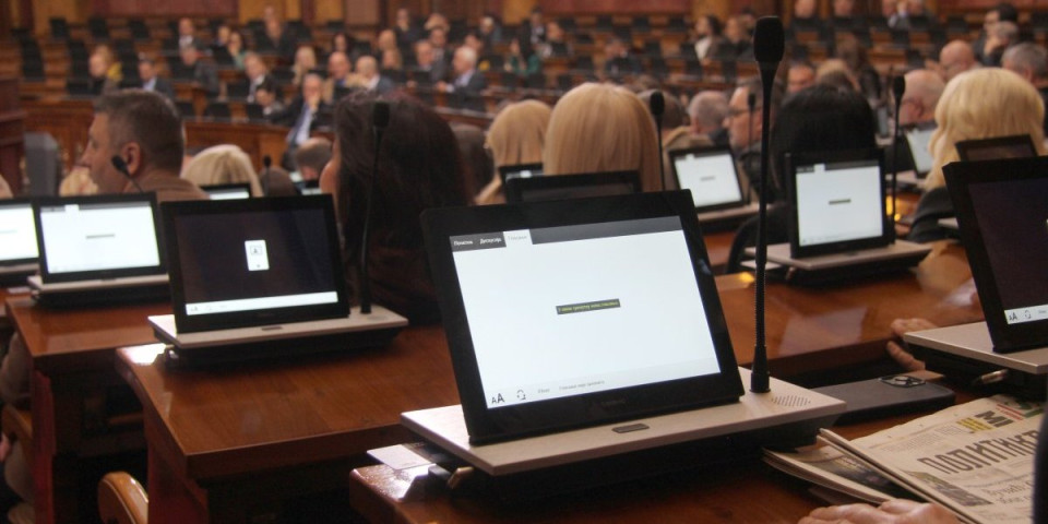 Propala još jedna laž blokadera: Tvrdili da Mrdićevi zakoni neće proći - Vučić ih potpisao