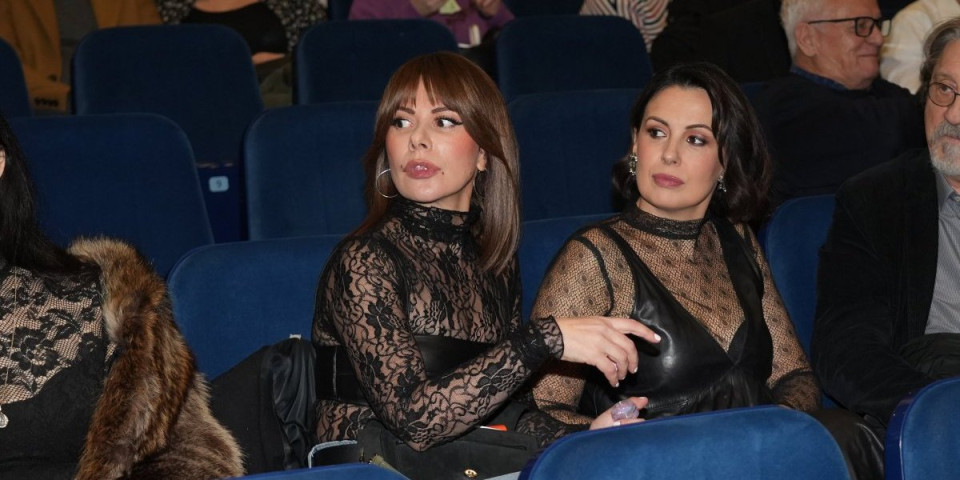 Srpske glumice u providnim bluzama na premijeri "Povratka Žikine dinastije": Raspametile celu salu (FOTO)