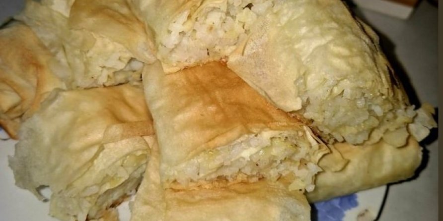 Pita sa pirinčem i prazilukom: Savršena za dane posta, a pravi se brzo i lako (FOTO)