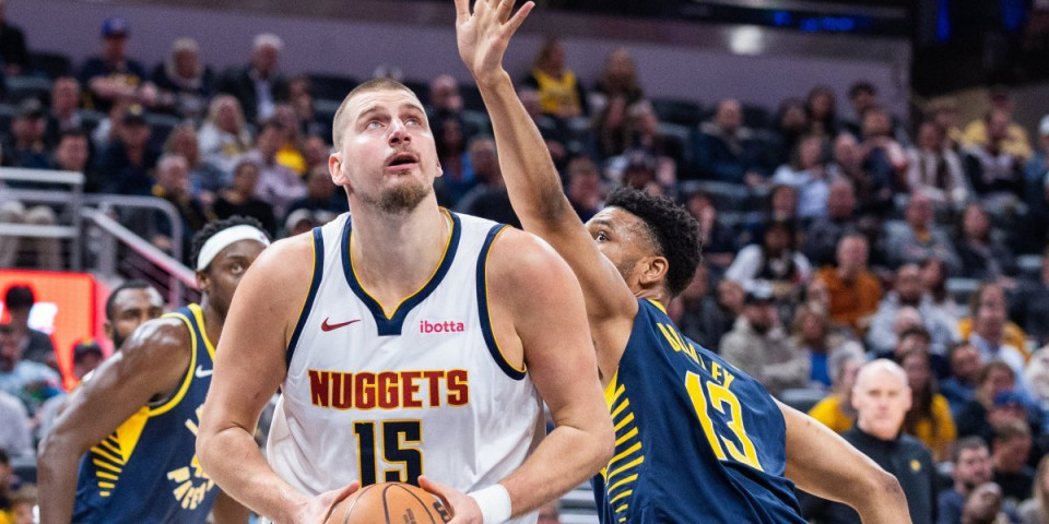 Jokića tuku, grebu, ali mu ništa ne mogu: Marej odigrao meč sezone (VIDEO)