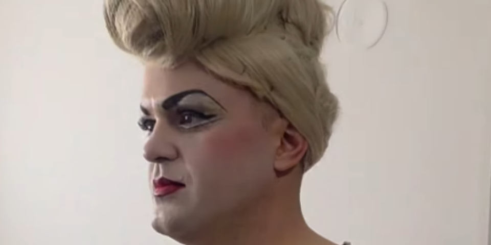 Pobednik Zvezda Granda u šljokičavoj haljini i sa šminkom - Da li ga prepoznajete? (FOTO)