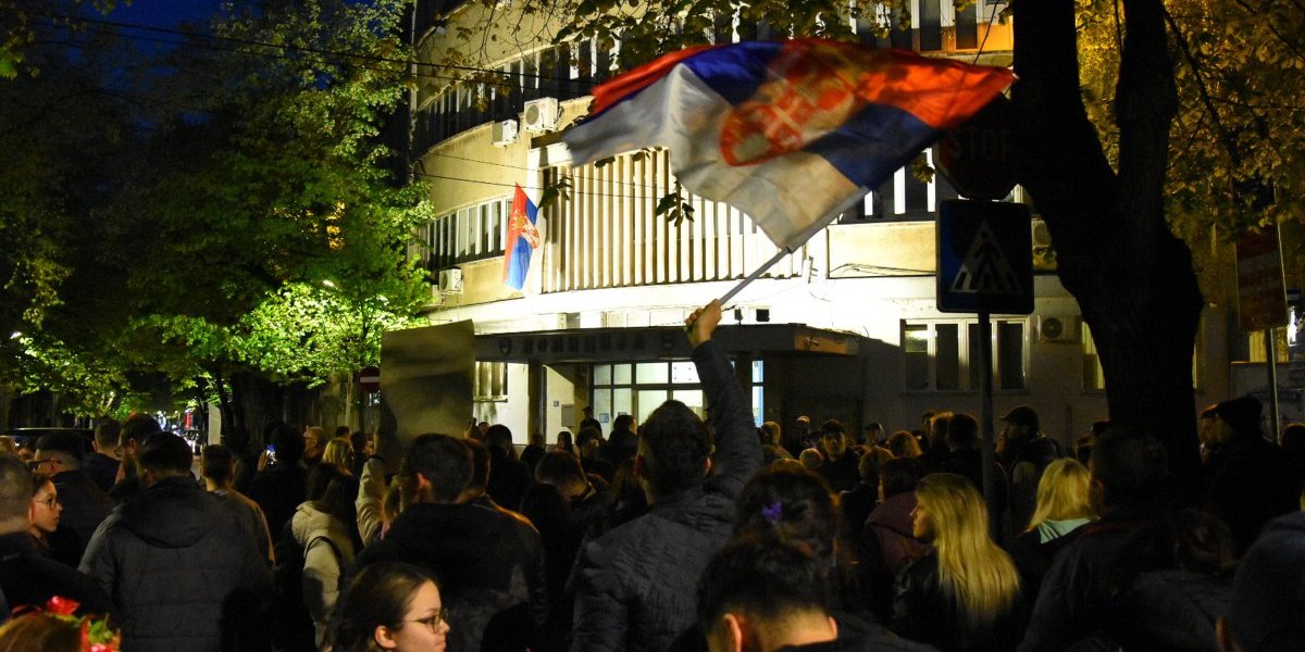 Potpuno pucanje! Završni čin blokaderske igre prestola: Totalni rat