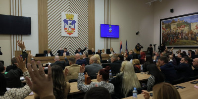 Došli da prave haos, a doživeli debakl! Kreni-Promeni pokušao da blokira sednicu, plan usvojen ubedljivom većinom (FOTO)