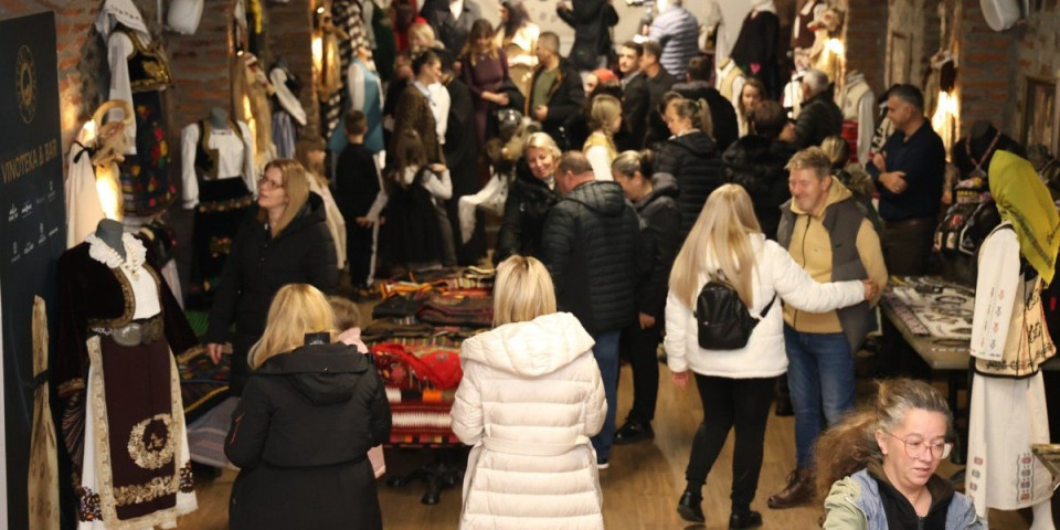 Korakom predaka u srce tradicije: Pogledajte izložbu narodnih nošnji i nakita juga Srbije