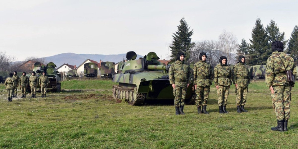 Vatrena podrška haubica, grmljavina s neba! Profesionalni vojnici "ušli" u borbenu obuku